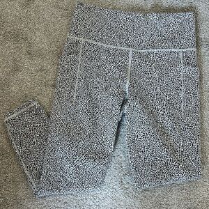 Athleta High-Rise 7/8 black and White Patterned Leggings